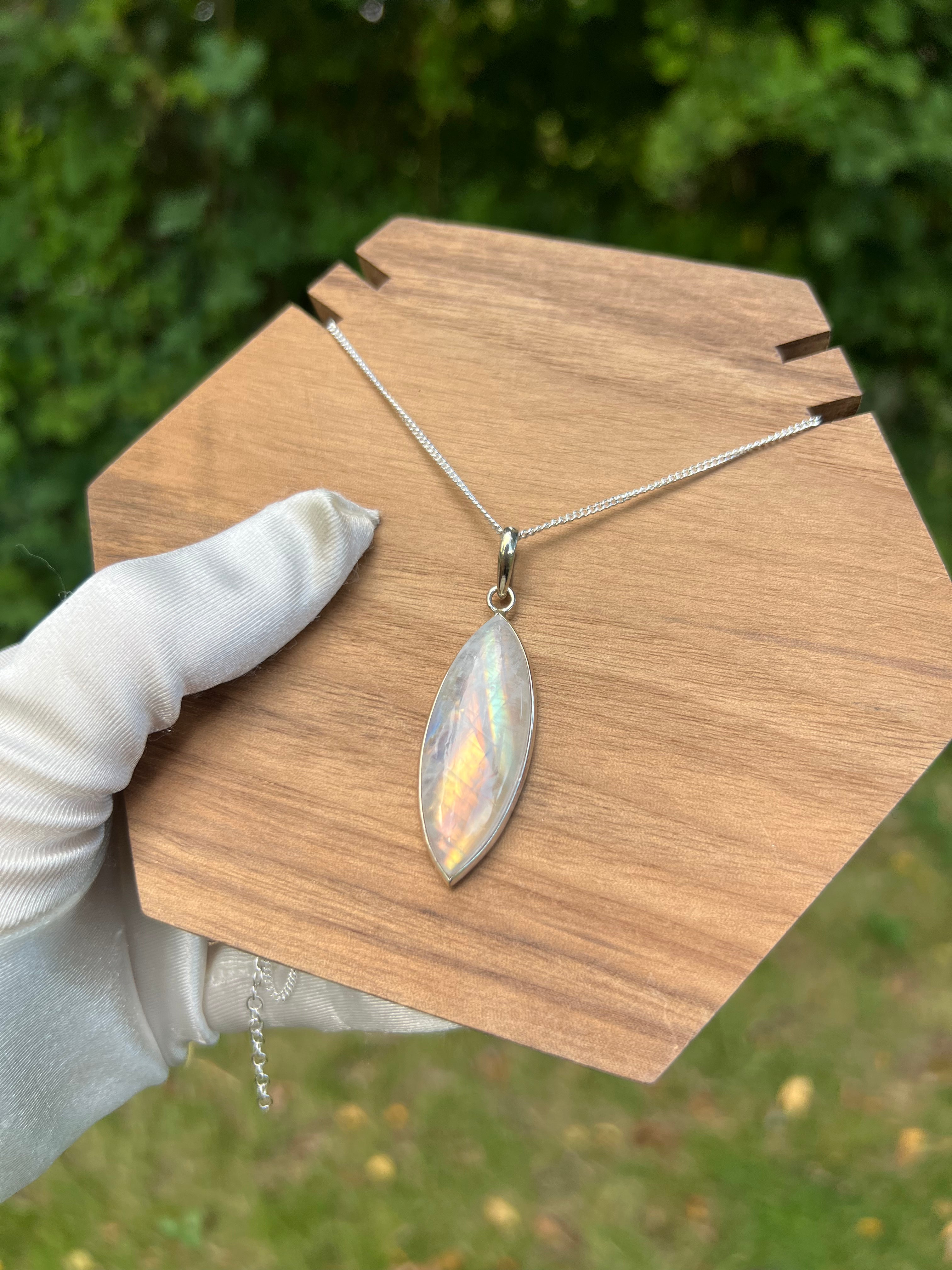 Zenvya - Regenboog Maansteen Ketting No 17 - One of a Kind - 925 zilver