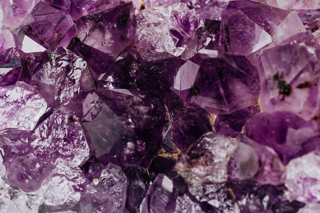 De magie van paarse edelstenen