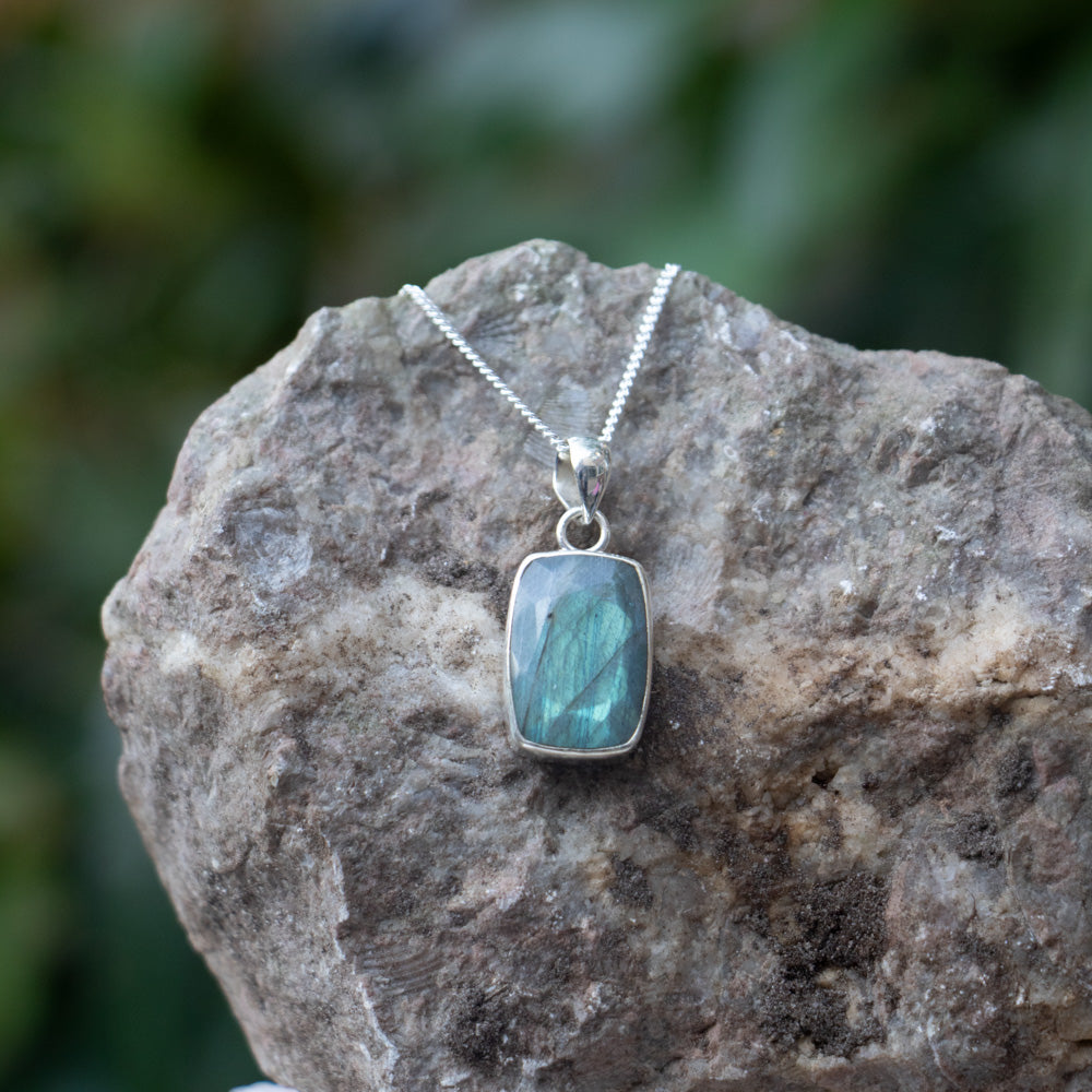 Labradorite Necklace - 925 Sterling Silver - Nickel Free - Genuine Gemstone